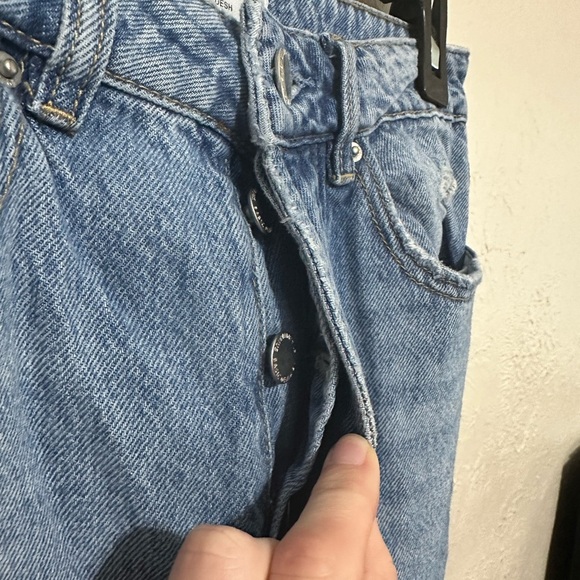 Stradivarius Womens Size 6‎ Blue Distressed High-Rise Button Fly Mom Jeans - Picture 2 of 6